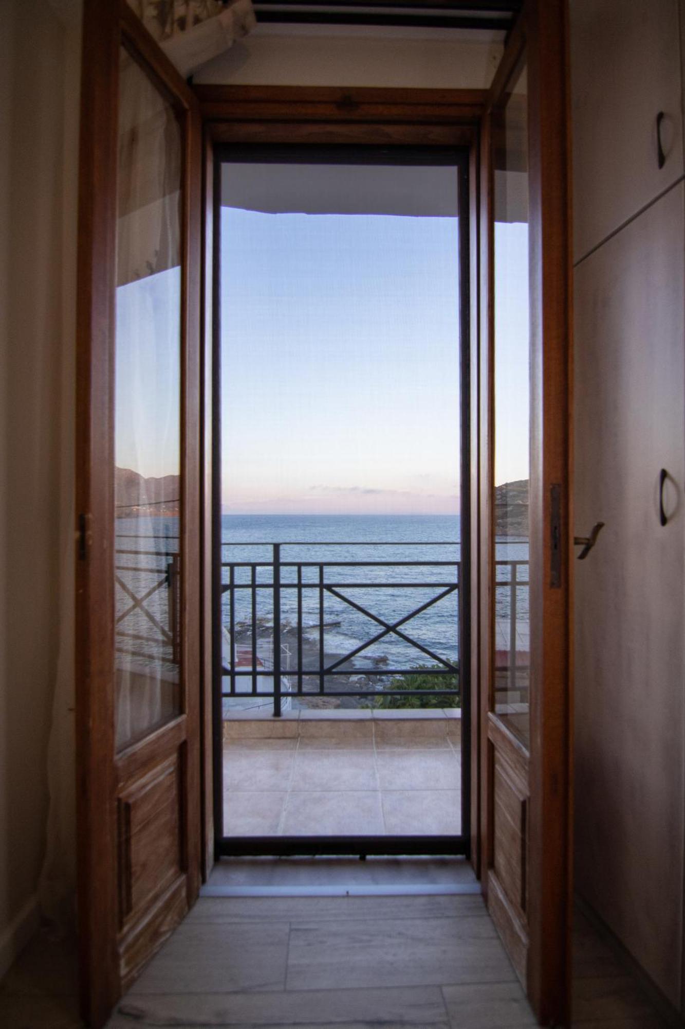 The Island House - Family Size Apt - Overlooking The Aegean - 3 Steps From The Beach Mochlos Luaran gambar
